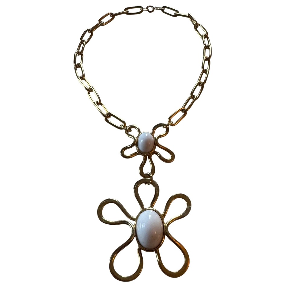 Vintage 1960s 1970s Mod Flower Necklace White Cabochon Gold Tone Beachy Preppy